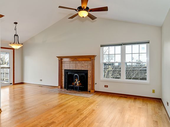 3rd image of 30W050 Kensington Dr