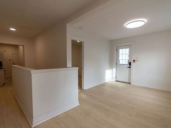 4th image of 140 Stewart St #883165