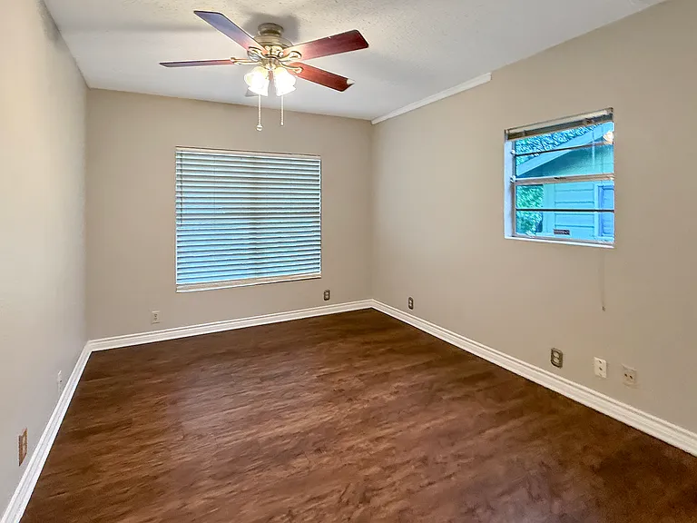 Bedroom 4 / OFFICE