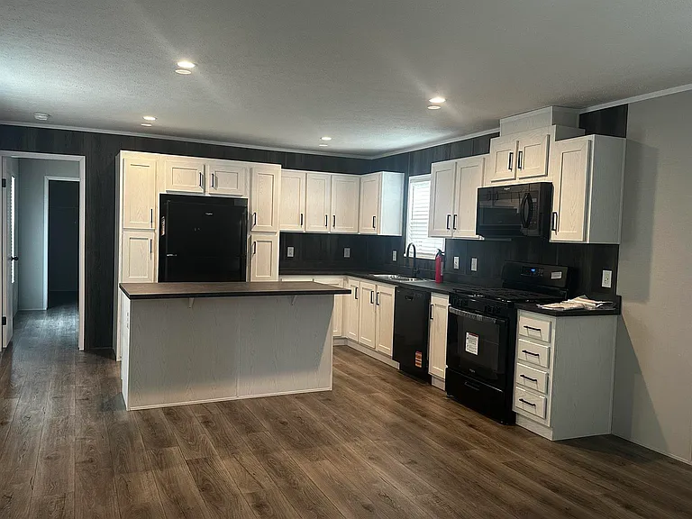 588 Hamilton St #588 — Photo 1