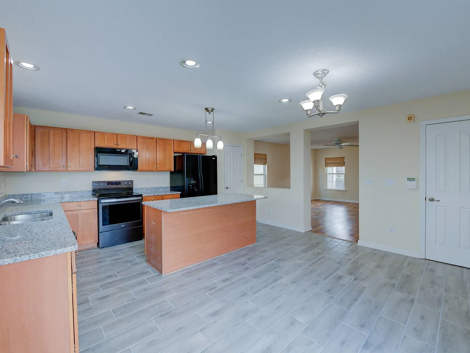 3 bed, 1613 sqft, $1,900 — Photo 4