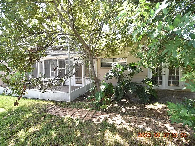 604 Southwood Cv — Photo 6