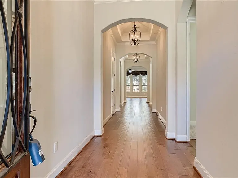 208 Maxwell Way — Photo 4