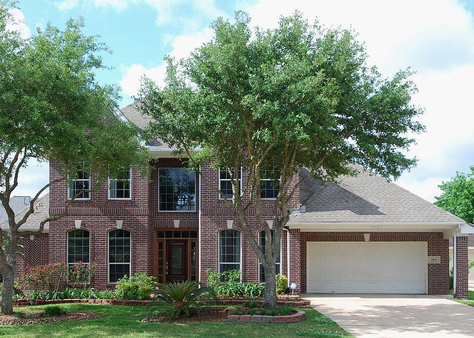Terrific 4 bedroom home located on a cul-de-sac street.