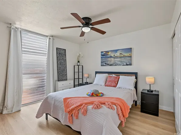 3033 Ala Napuaa Pl APT 401, Honolulu, HI 96818