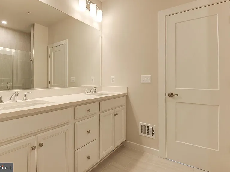 43798 Middleway Ter — Photo 5