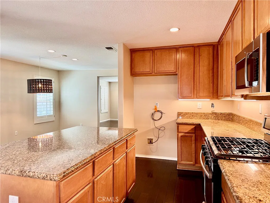 4 bed, 2118 sqft, $3,500 — Photo 2
