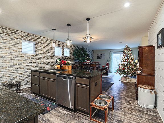 4th image of 5542 Castle Dr
