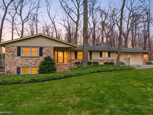 5880 Manorwood Dr, Kalamazoo, MI 49009