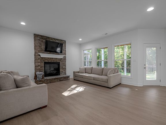 4th image of 317 Red Cedar Dr