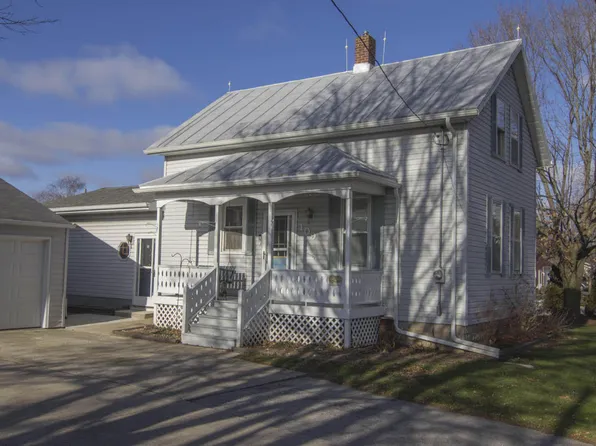 109 Lilac Dr, Francis Creek, WI 54214