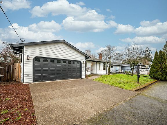 2nd image of 11223 SE Clinton St