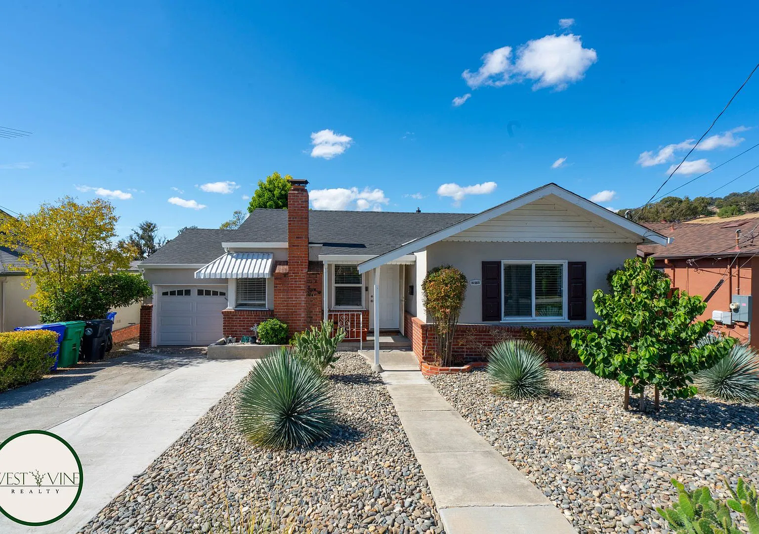 Gorgeous Single Story Home w/ Expansive Backyard — Photo 1