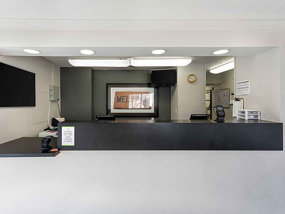 Lobby and Guest Check-in