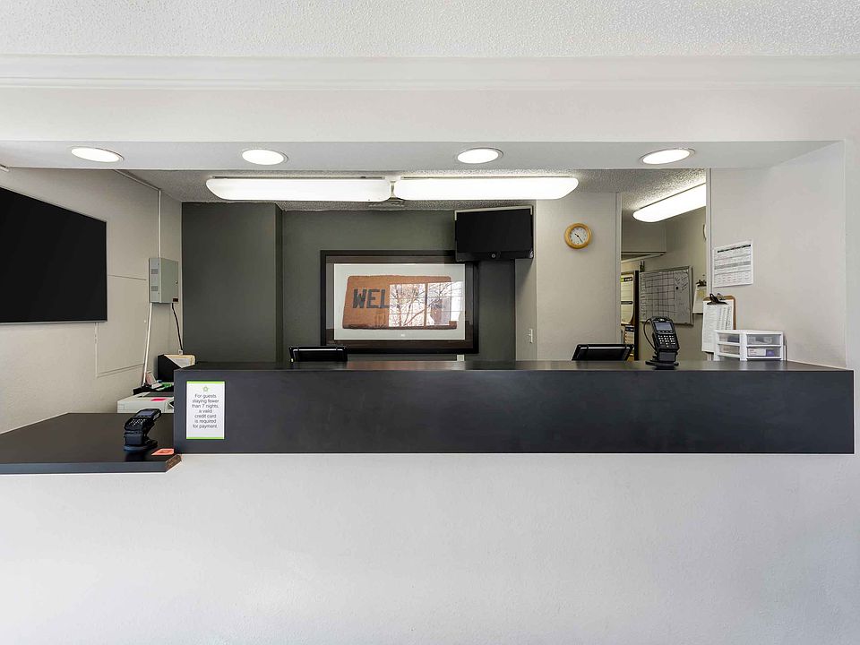 Lobby and Guest Check-in