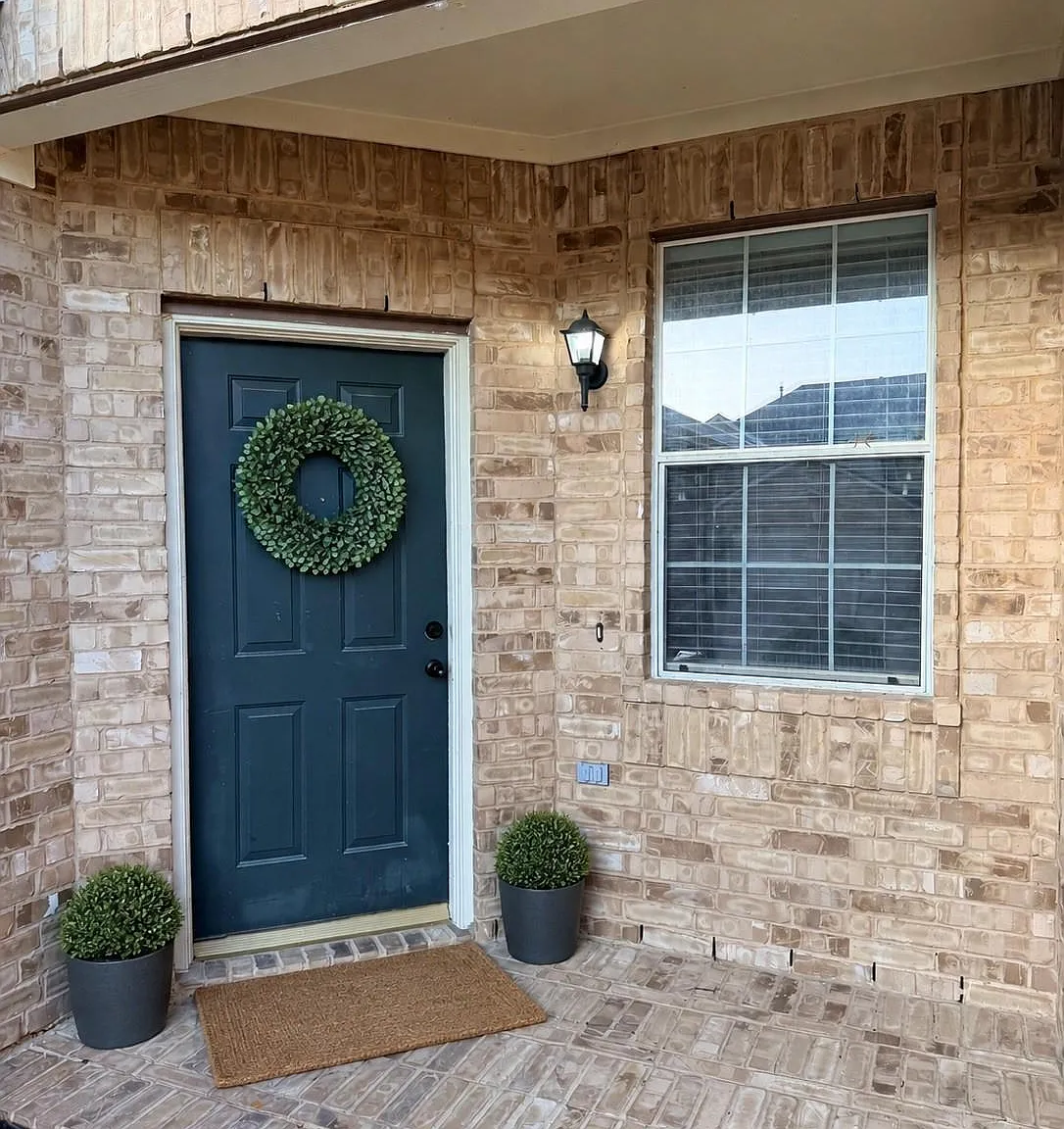 2 bed, 2.5 bath, 1361 sqft, $2,100 — Photo 2