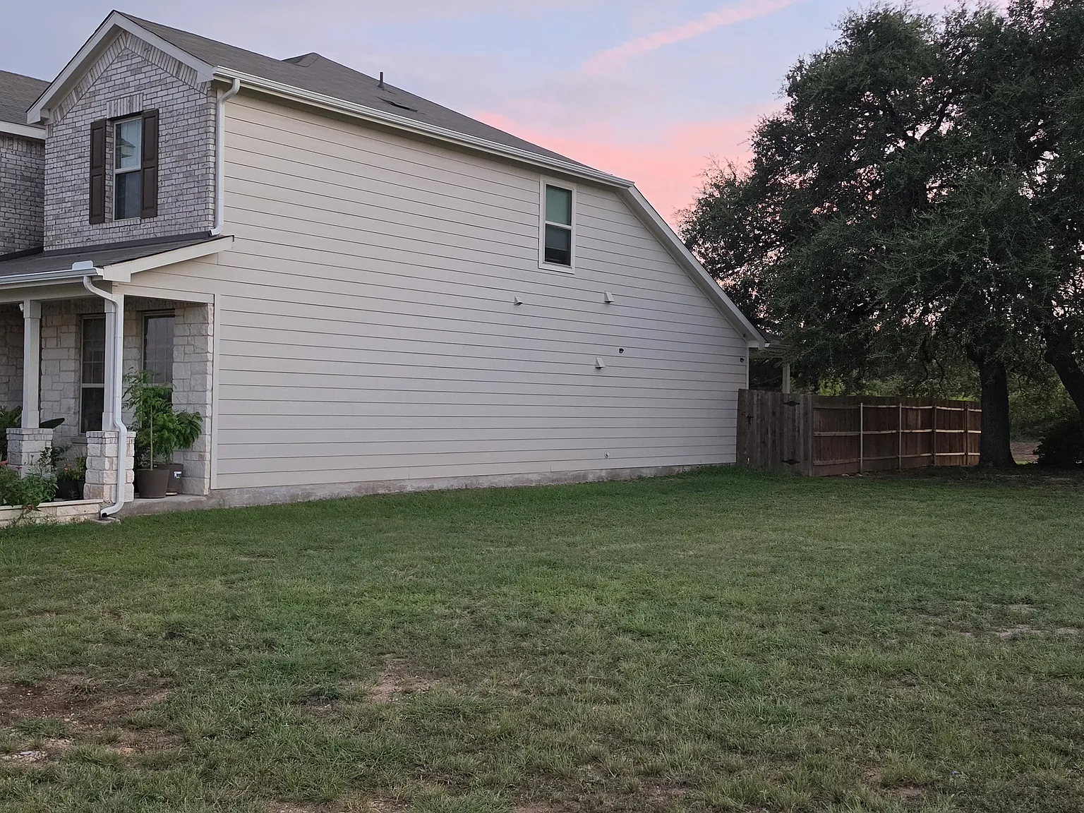 4 bed, 2.5 bath, 2715 sqft, $2,595 — Photo 2