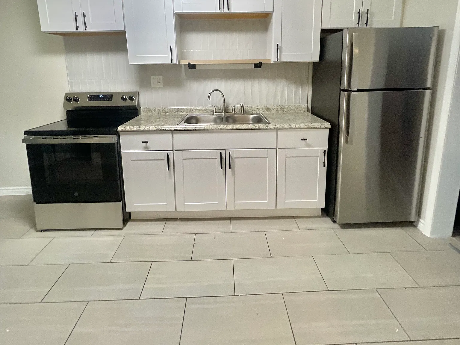 936 W 7th St — Photo 3