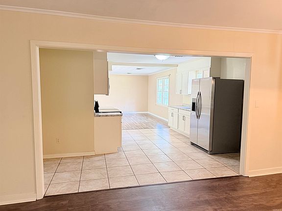 5th image of 1106 Beech St