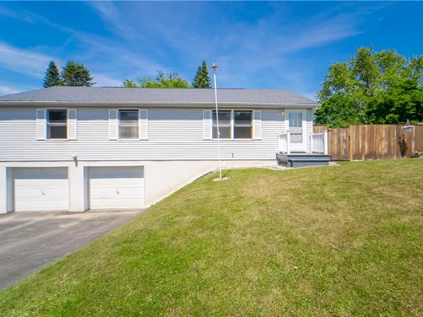 26 Top Notch Dr, Little Falls, NY 13365