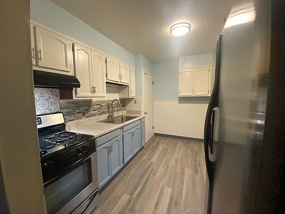 3rd image of 4539 W 172nd St