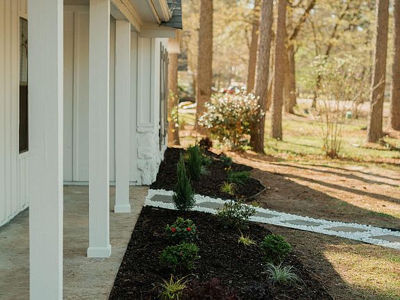 5th image of 135 Dogwood Cir