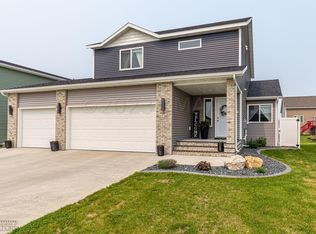 5977 58th St S, Fargo, ND 58104