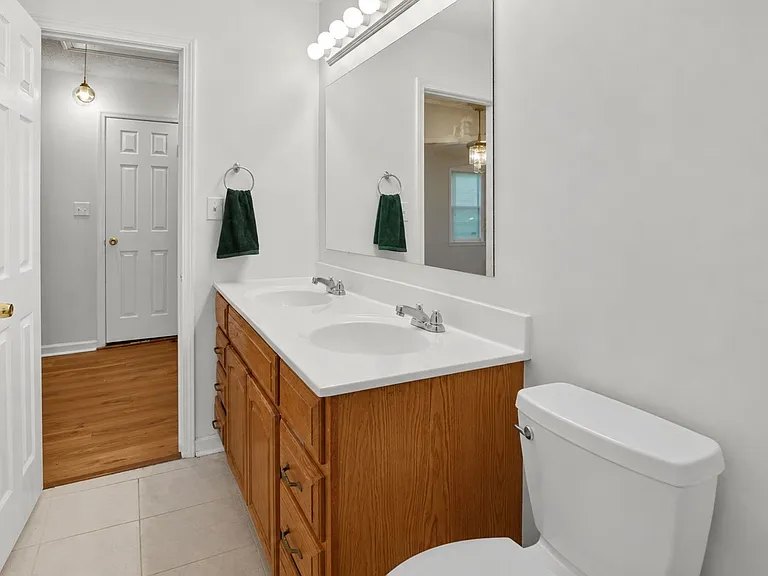 1304 E 32nd St — Photo 14