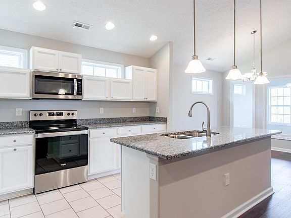 5th image of 2155 Glade Dr SE