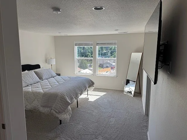 Large 13'x14' Master bedroom with very large walk in closet