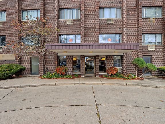 2nd image of 8444 W Wilson Ave Unit 408S