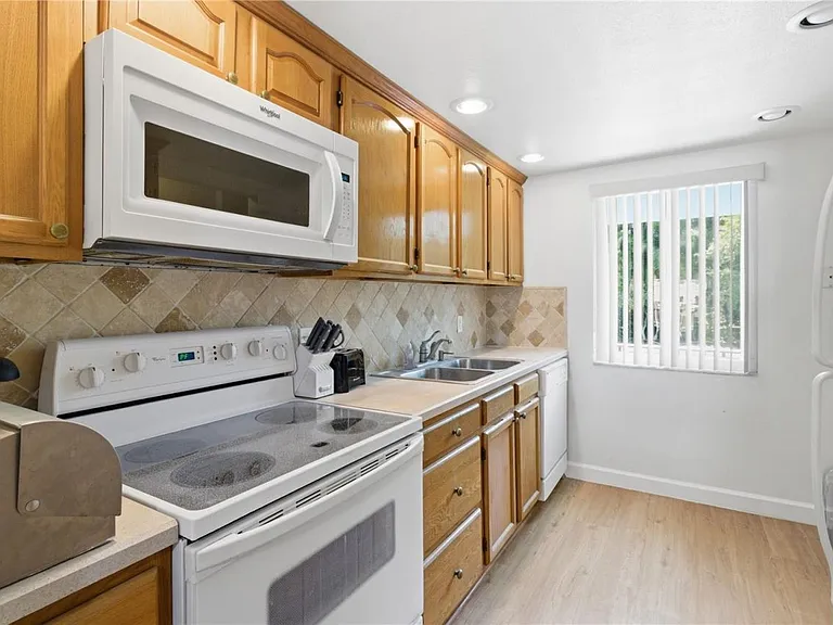2060 Marilyn St #207 — Photo 5