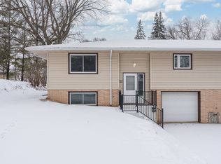 904 Belwood Dr, Mankato, MN 56001