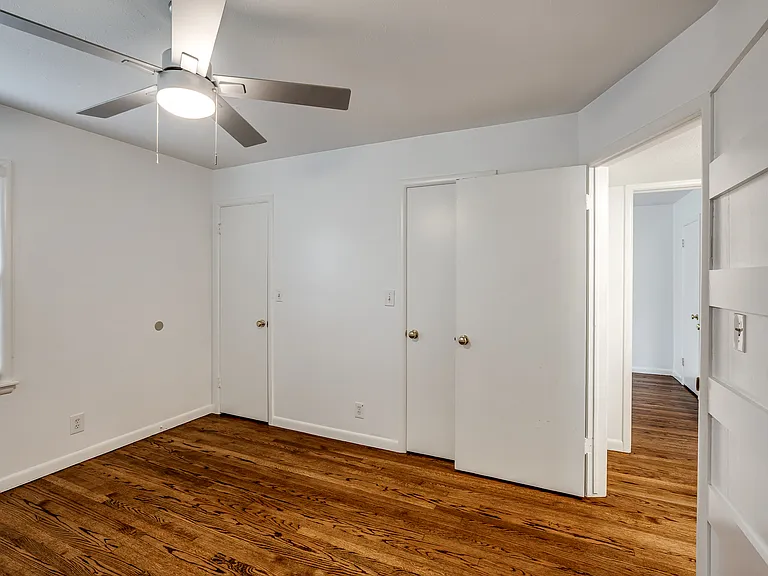 4620 N Harvey Pkwy — Photo 22