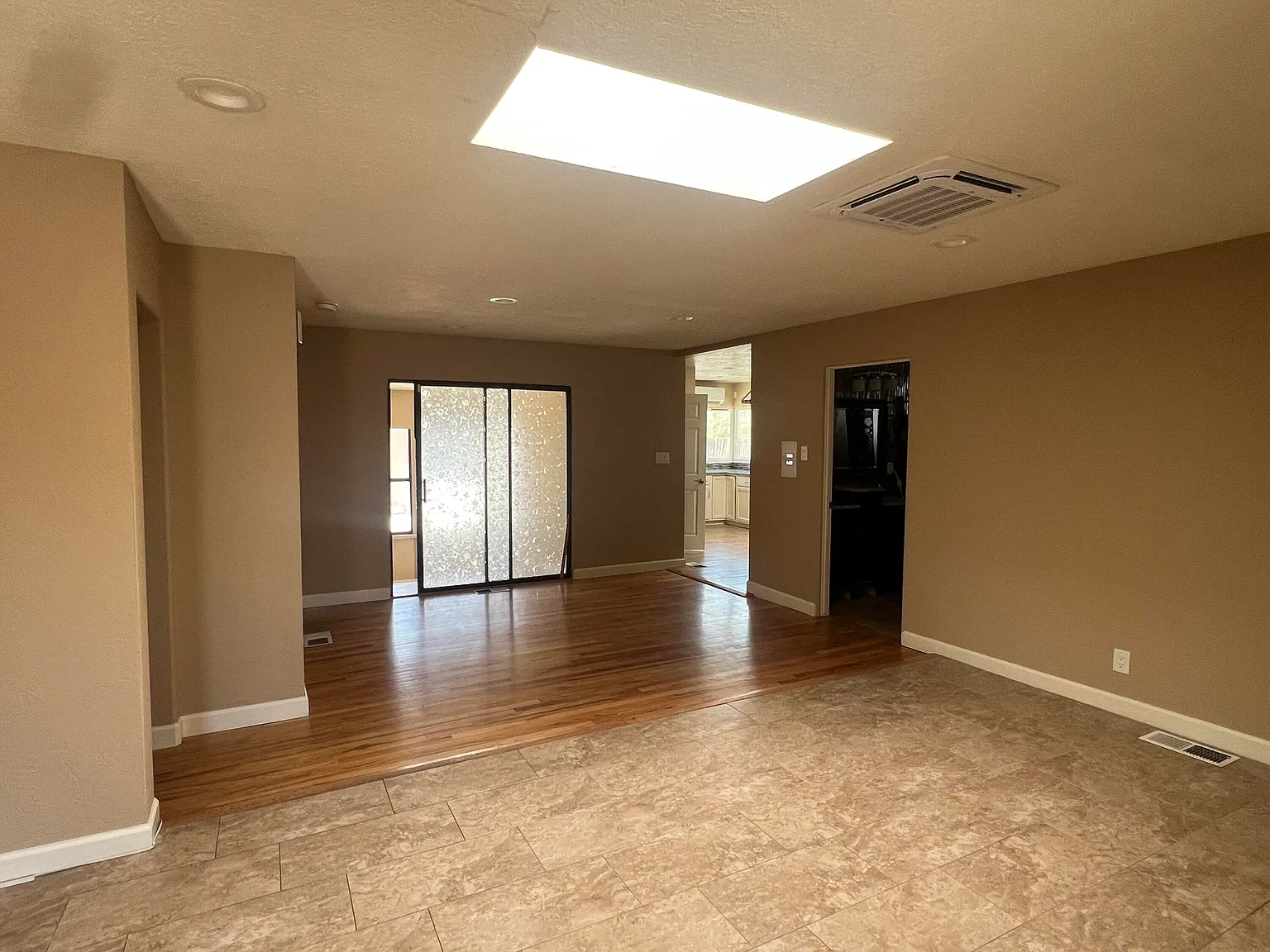 3 bed, 2.0 bath, 1313 sqft, $2,200 — Photo 4