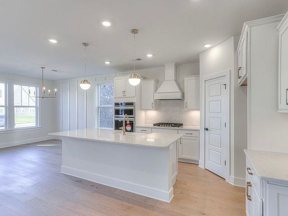 4th image of 9131 Headwaters Dr