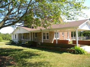 1224 Piney Mountain Rd, Walnut Cove, NC 27052