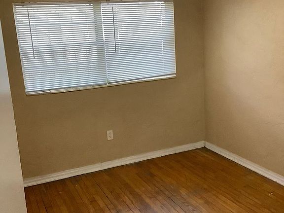 3rd image of 10908 N Lantana Ave