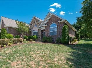 5035 Old River Dr, Hickory, NC 28602