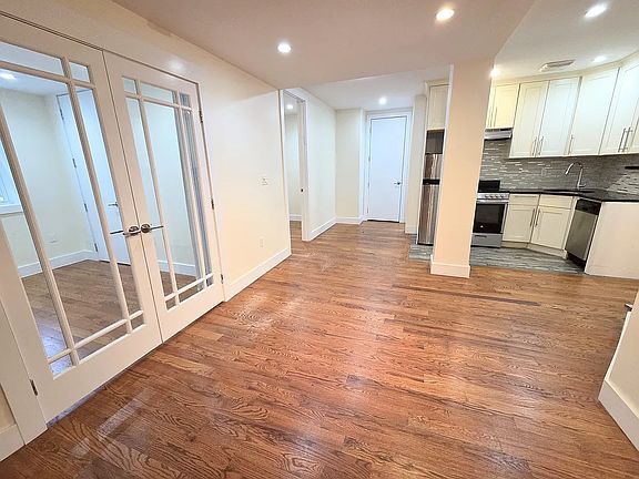 4th image of 4300 Broadway APT 1D