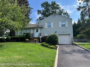 120 Irwin Pl, Middletown, NJ 07748