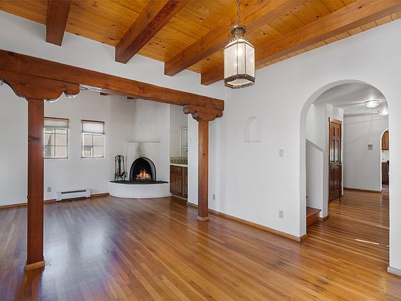 2nd image of 608 1/2 E Palace Ave #C