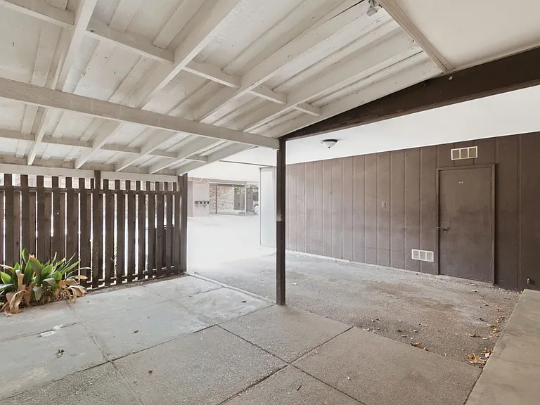 100 Royal Way Dr #17C — Photo 26