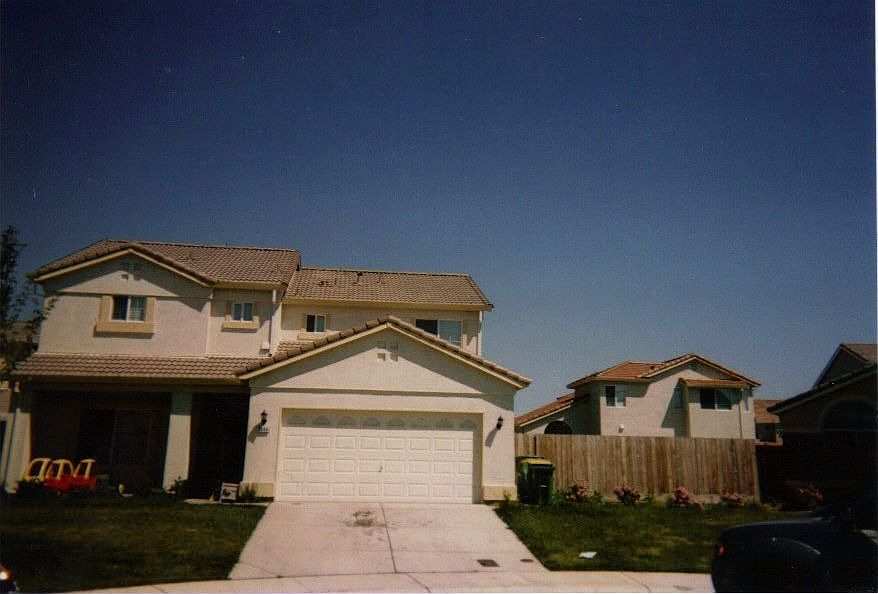 4 bedroom/2.5 bath/3 car garage - one tandem garage