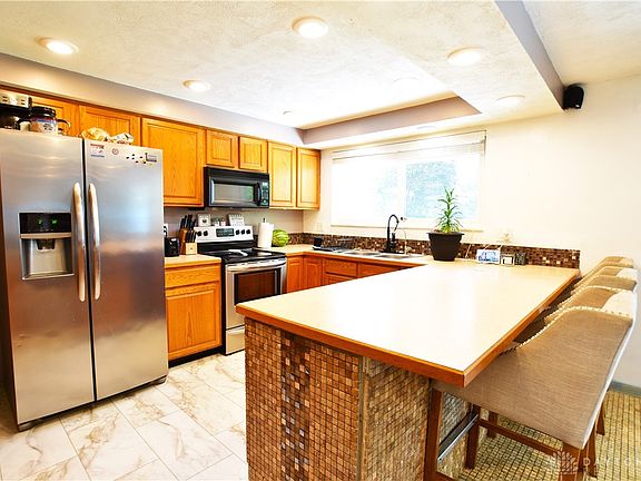 4th image of 4929 Arrowview Dr