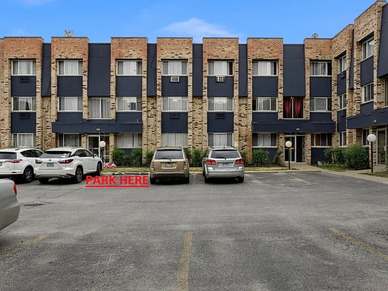8641 W Foster Ave #1A — Photo 2