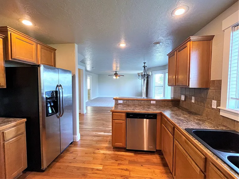 709 N Saddlebrook Way — Photo 16