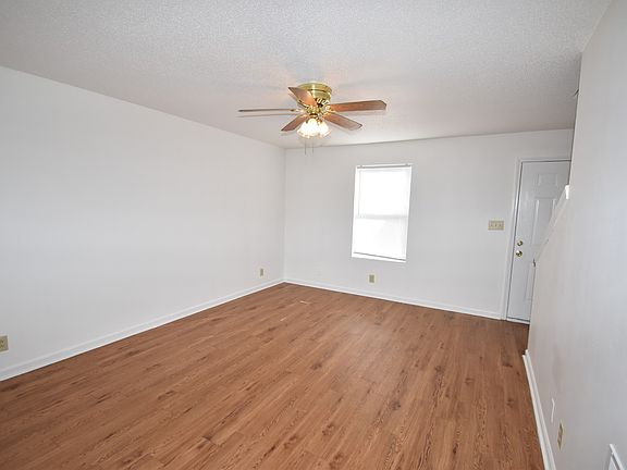 3rd image of 3264 Tower Dr