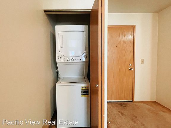 5th image of 6619 Roosevelt Way NE #15226397