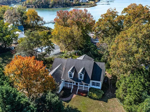50 Cedardale Ln, Irvington, VA 22480